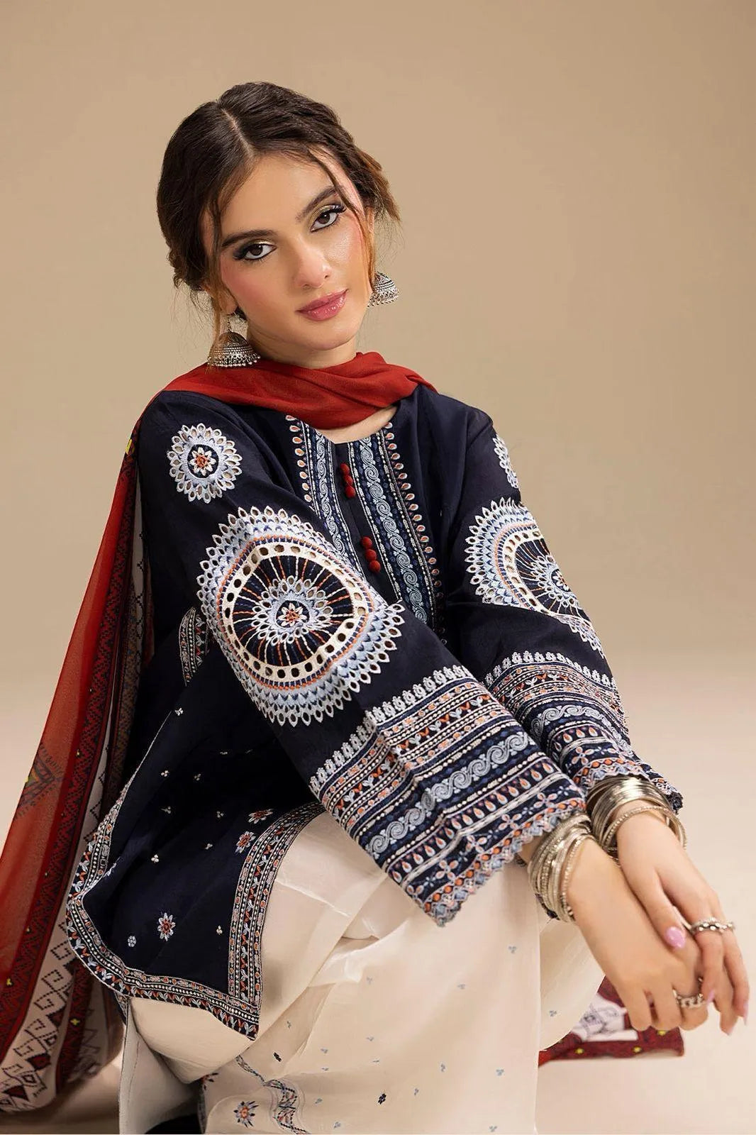 3 Pcs Women's Unstitched Embroidered Suit